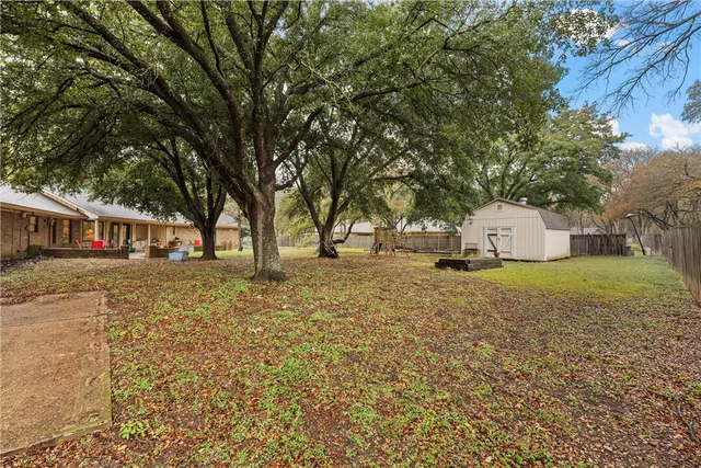 $500,000 | 297 Leafy Hollow Lane, McGregor, TX 76657