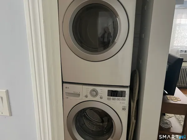 a close up view of a washer and dryer