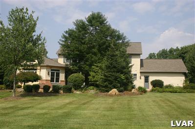 1564 Surrey Road Bethlehem, PA 18015 - Photo 4 of 14 Rear