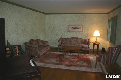 1564 Surrey Road Bethlehem, PA 18015 - Photo 6 of 14 Living Room