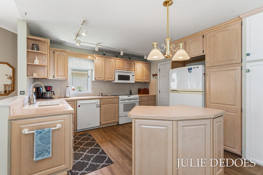 8 Summit Park Drive, Unit 8 Spring Lake, MI 49456 - Photo 4 of 46 8SummitParkDr-15LoRes