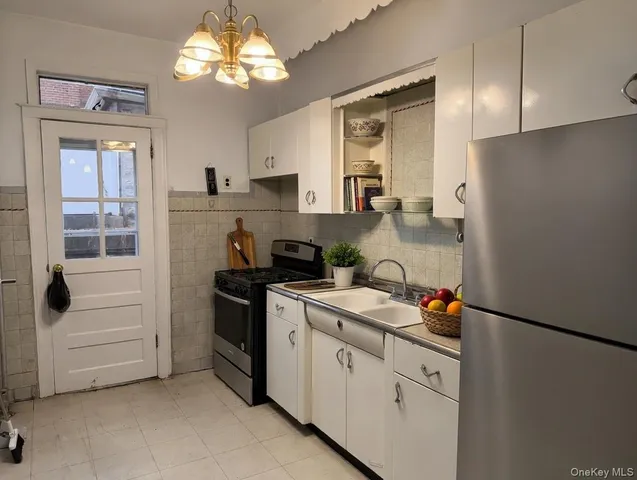 $2,500 | 1930 Edison Avenue | Pelham Bay