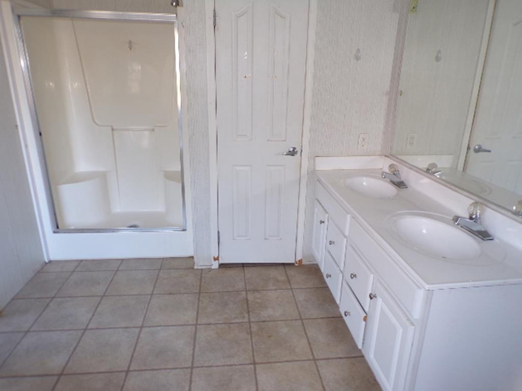 1650 Moose Club Road Dearing, GA 30808 - Photo 10 of 28 Owners bath