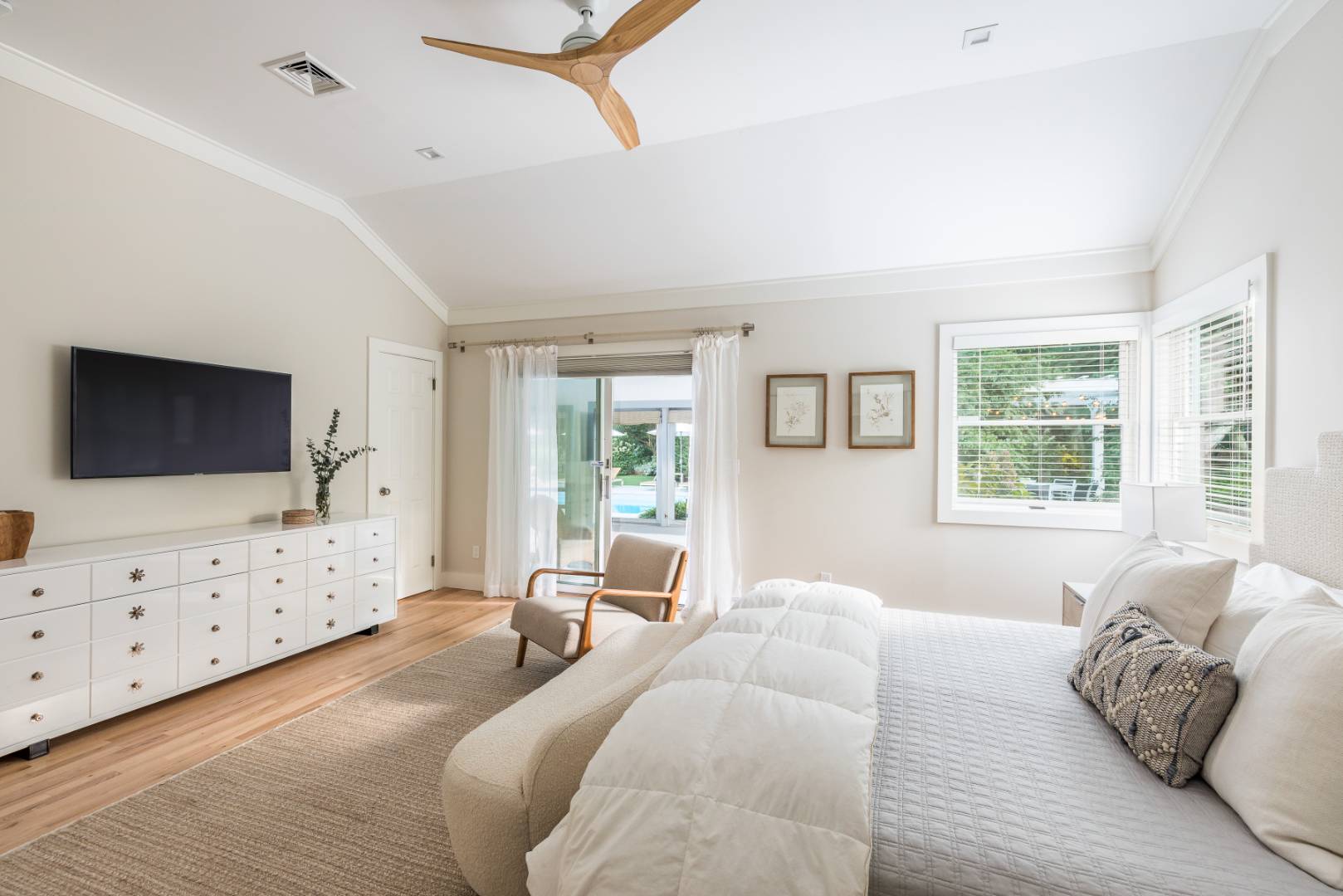 4260 Noyack Road Sag Harbor, NY 11963 - Photo 15 of 41 Gallery Image 15