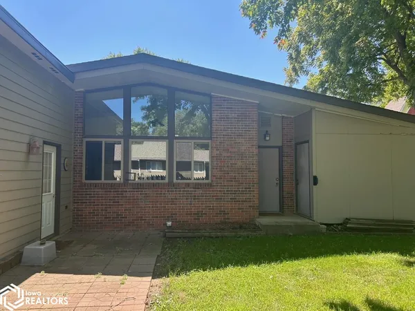 $175,000 | 1005 North 1st Street, Estherville, IA 51334