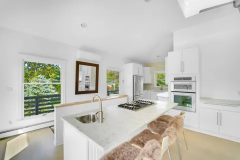$960,000 | 3 Jefferson Avenue, Hampton Bays, NY 11946
