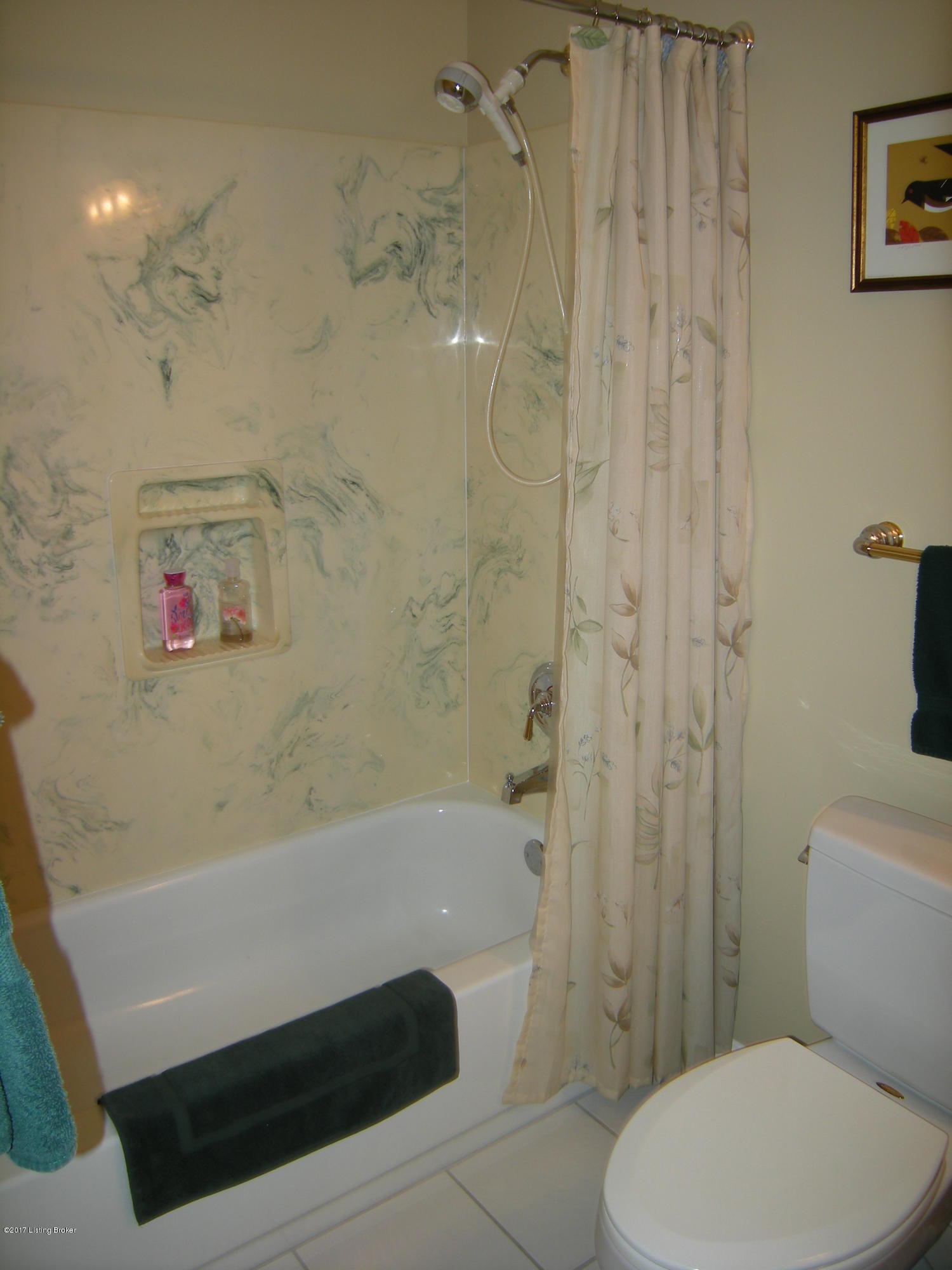 6809 Greenlawn Road Louisville, KY 40222 - Photo 23 of 27 20 HALL BATH