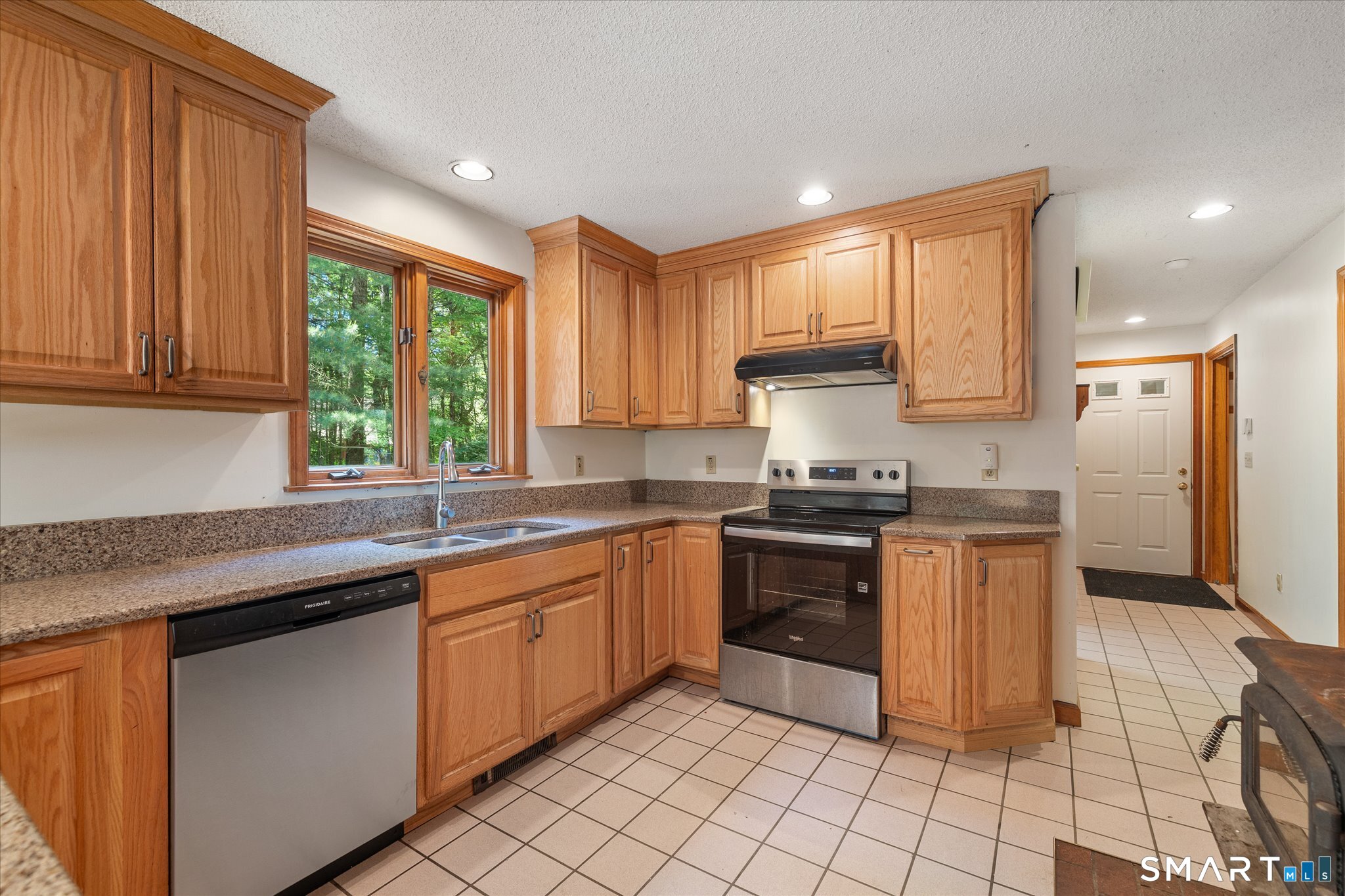 244 Paine Road Pomfret, CT 06259 - Photo 10 of 40
