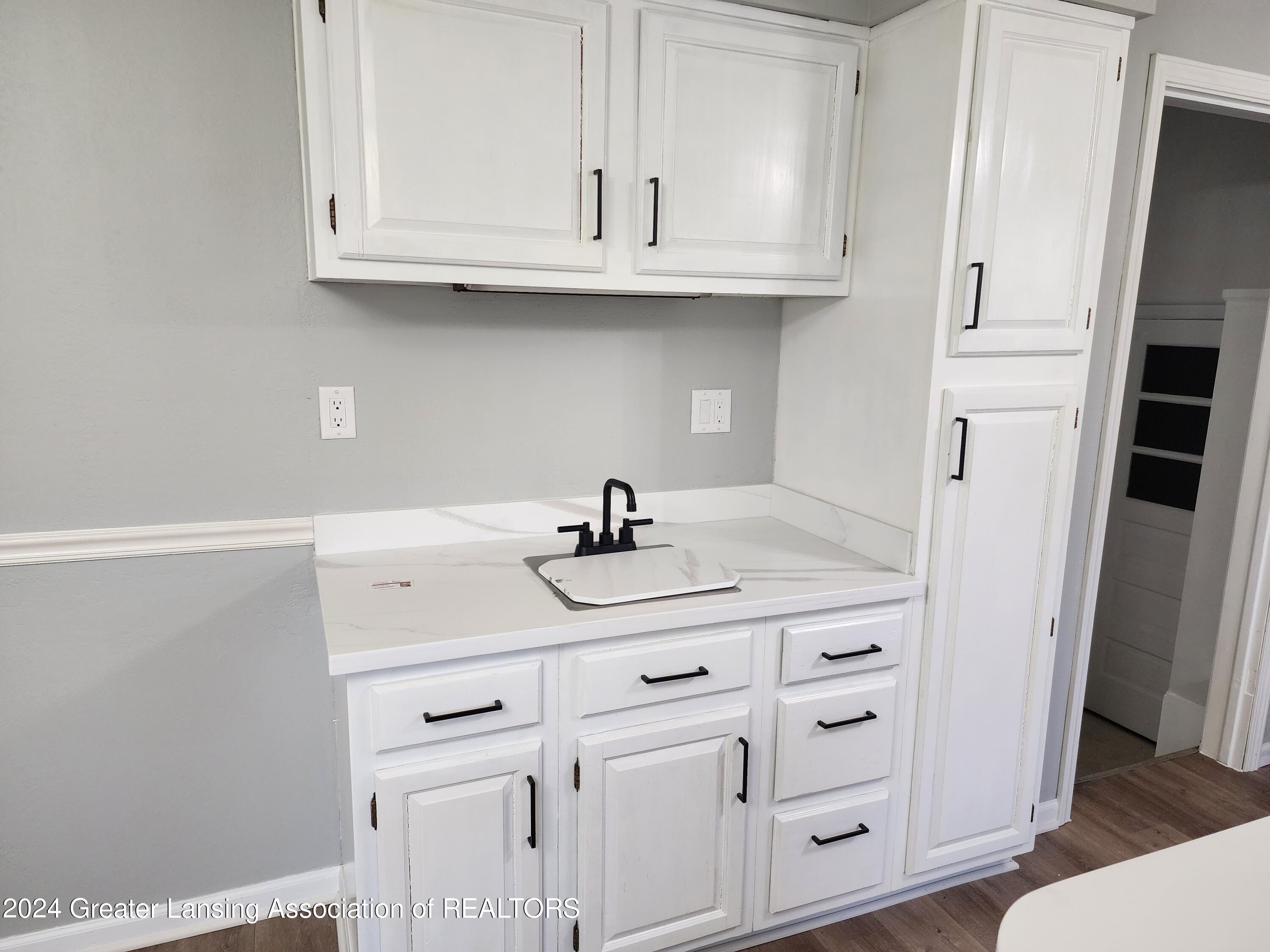1951 Cumberland Road Lansing, MI 48906 - Photo 10 of 46 20240408_145239