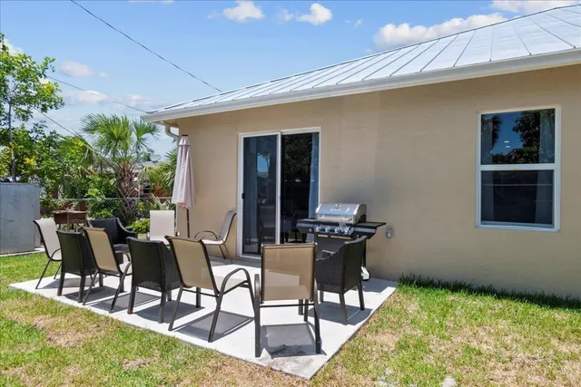 $1,200 | 818 Foresteria Drive, Lake Park, FL 33403