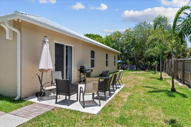 $1,200 | 818 Foresteria Drive, Lake Park, FL 33403