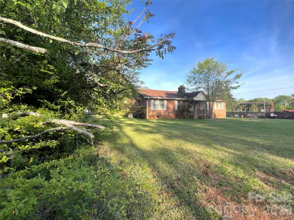 $425,000 | 1765 South Nc 16 Highway, Newton, NC 28658