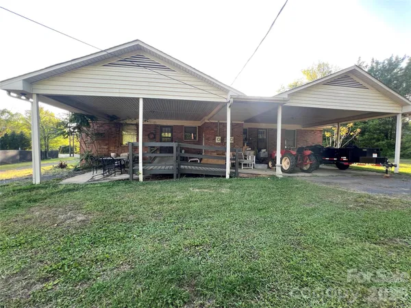 $425,000 | 1765 South Nc 16 Highway, Newton, NC 28658
