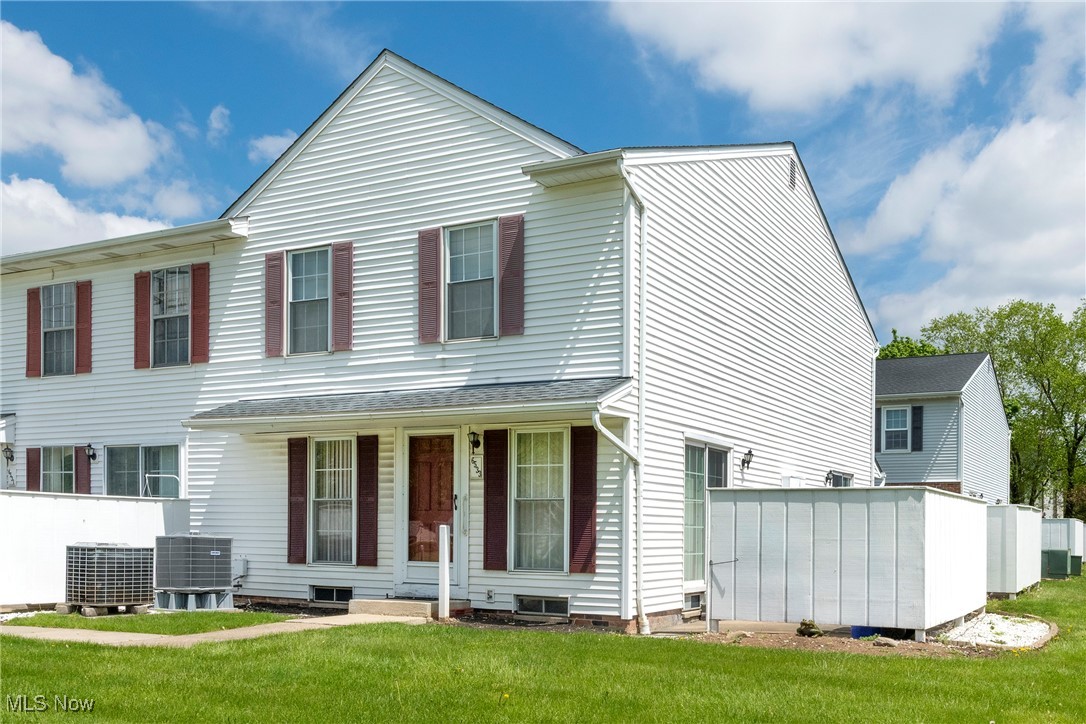 6533 Engle Road Brook Park, OH 44142 - Photo 4 of 38 Front view of townhouse with patio