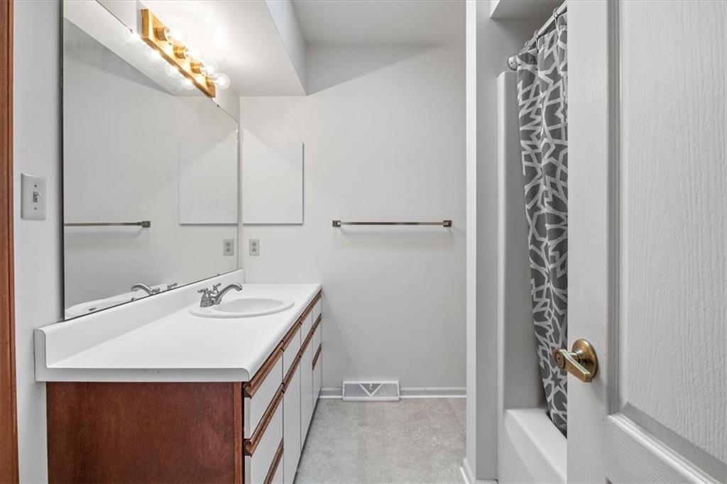218 B Shafer Road Coraopolis, PA 15108 - Photo 15 of 25 Gallery Image 15