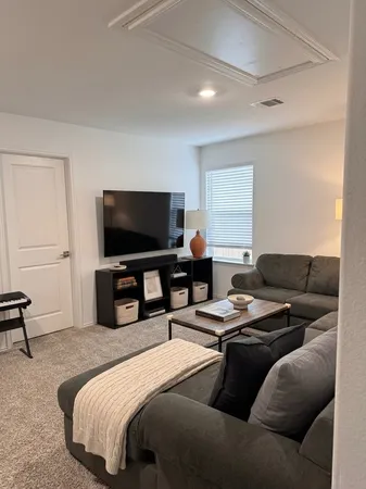 $2,000 | 13513 Menard Way, Elgin, TX 78621