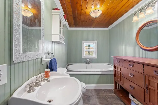 $590,000 | 1837 Z Highway, Bates City, MO 64011