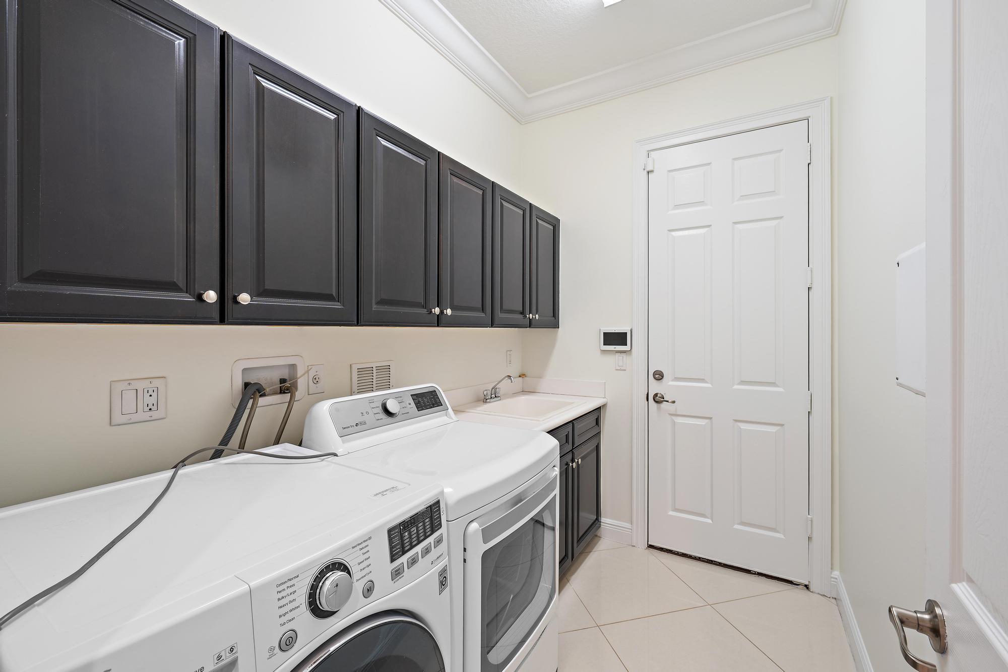 340 Rudder Cay Way Jupiter, FL 33458 - Photo 30 of 87 Laundry