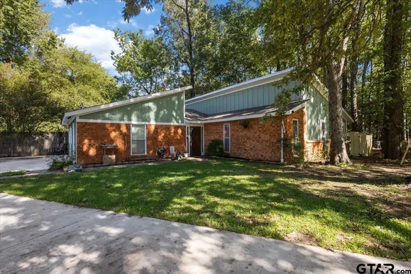 $369,000 | 300 Synterra Street, Lindale, TX 75771