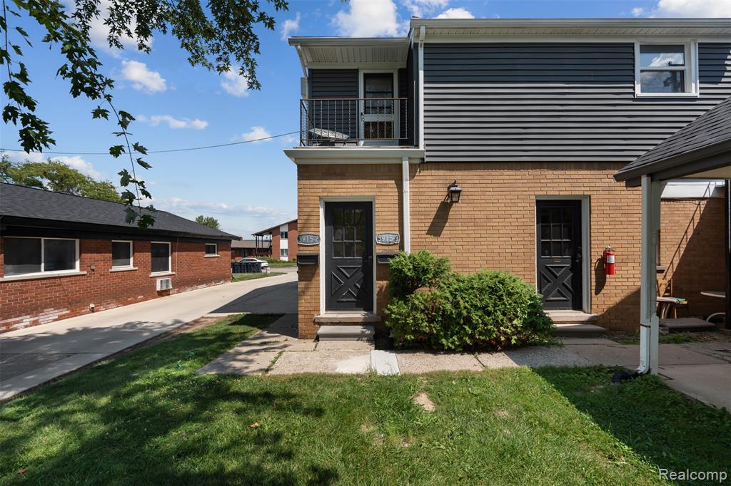 3915-3 Devon Road, Unit 3 Royal Oak, MI 48073 - Photo 1 of 13