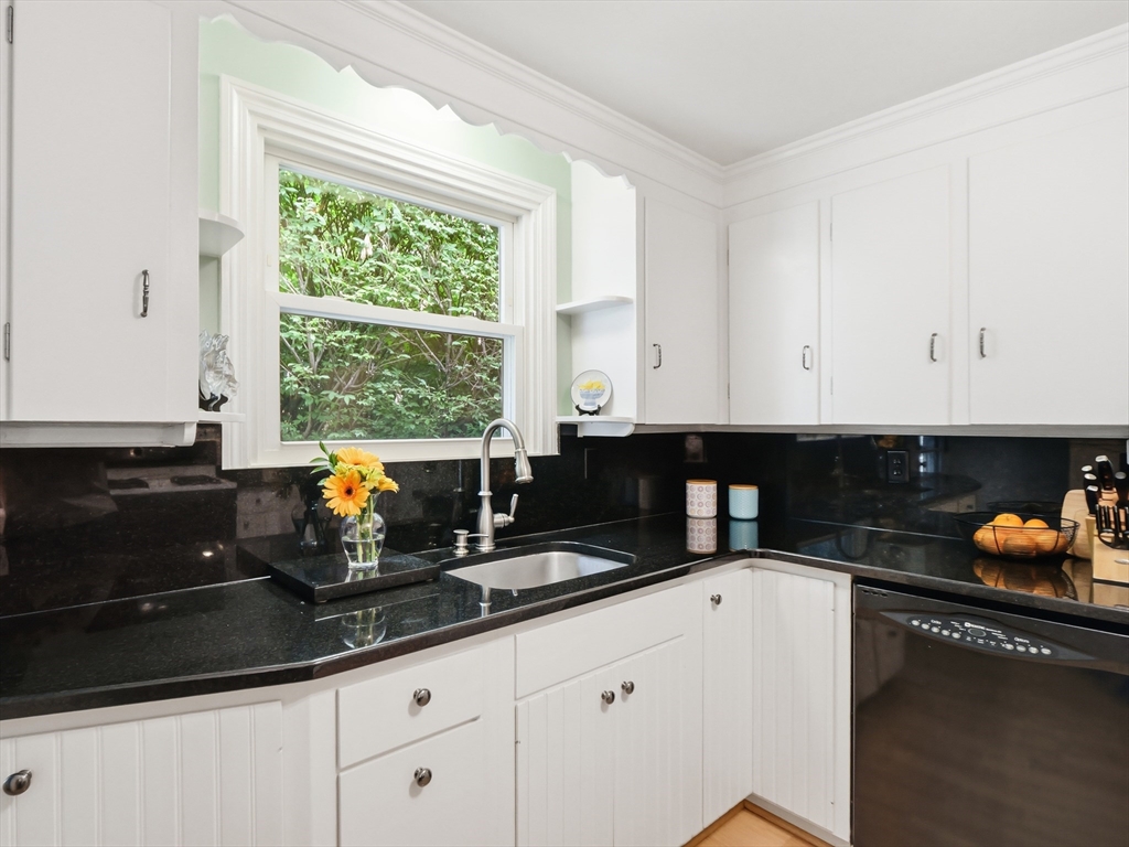 19 Florence Road Methuen, MA 01844 - Photo 15 of 40