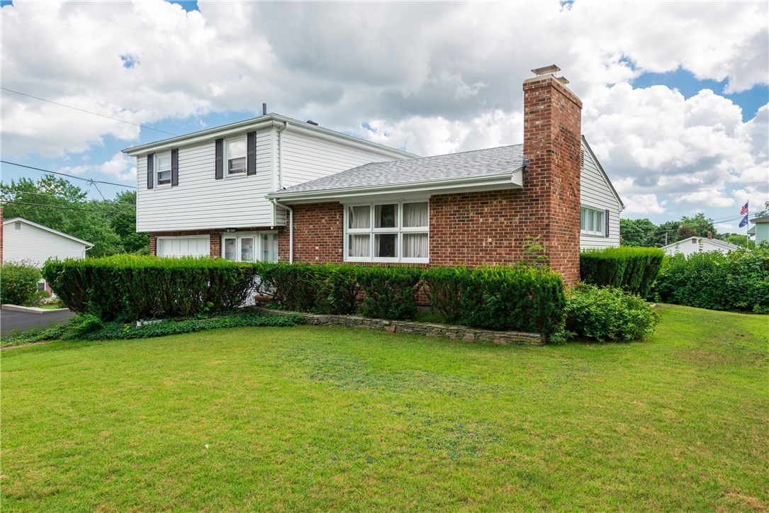 44 Rabbitt Hill Road Cumberland, RI 02864 - Photo 2 of 26 Gallery Image 2