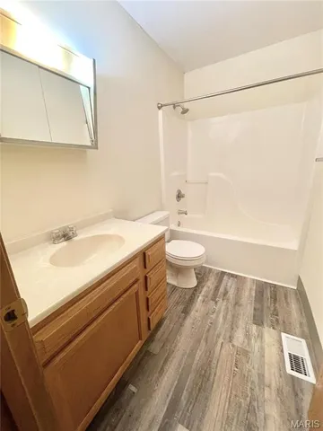 $1,250 | 463 Ponderosa Avenue, Unit 2, O'Fallon, IL 62269