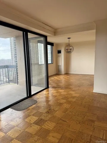 a view of a big room with closet and windows