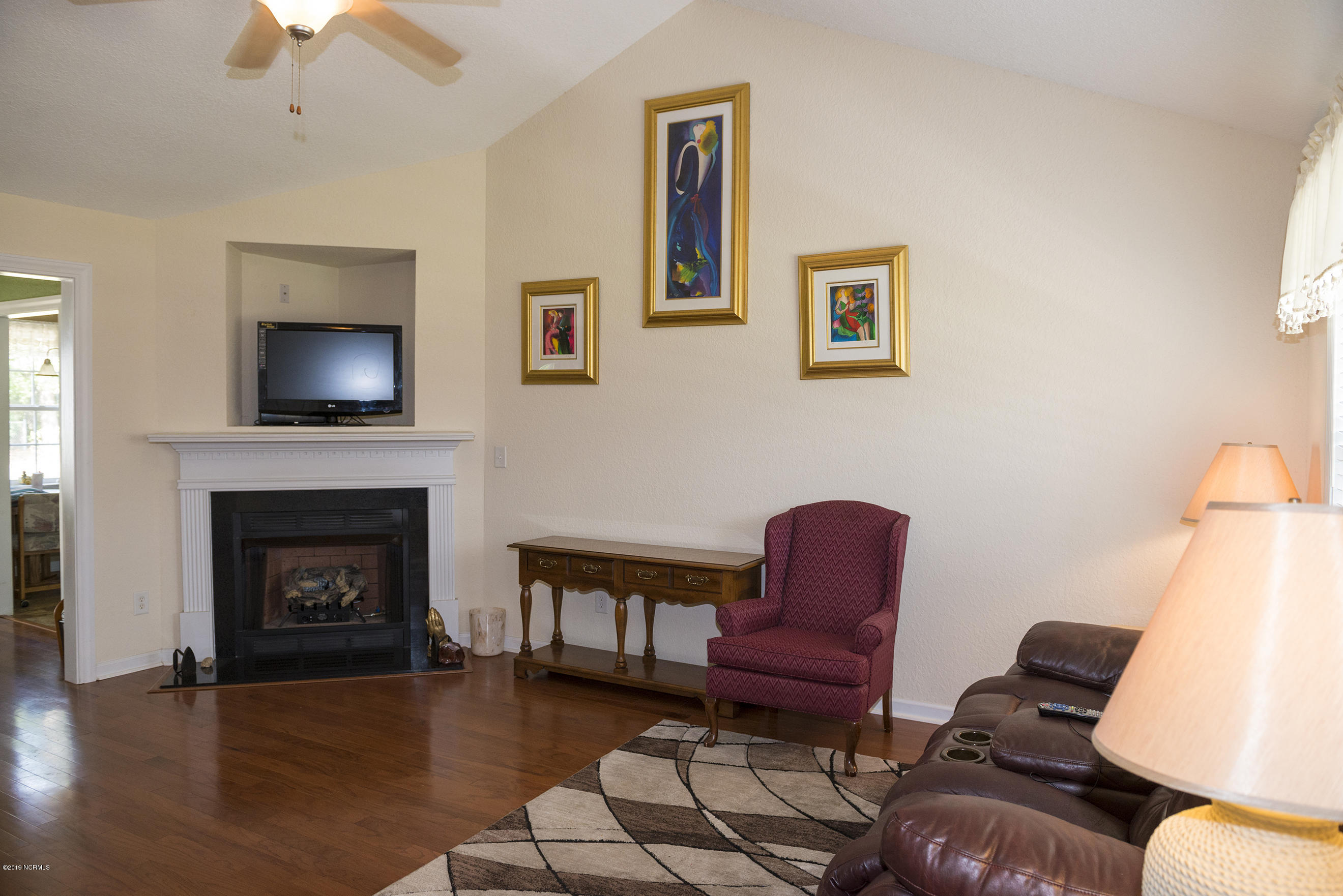 500 Bogue Loop Road Bogue, NC 28570 - Photo 7 of 31 Living Room 1