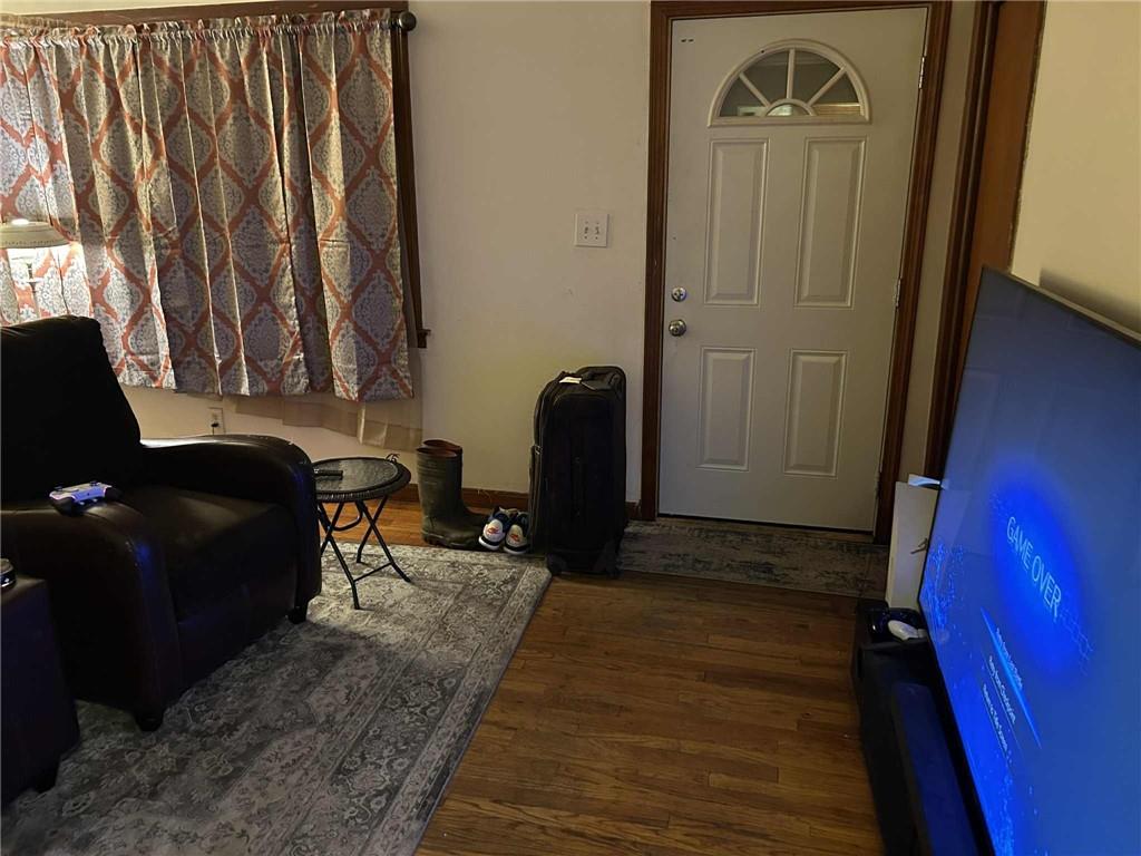 816 Indiana Avenue Farrell, PA 16121 - Photo 3 of 16