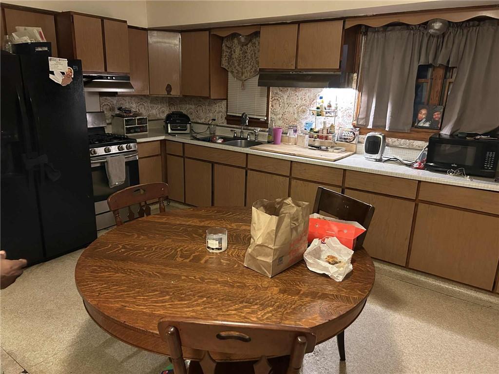 816 Indiana Avenue Farrell, PA 16121 - Photo 5 of 16