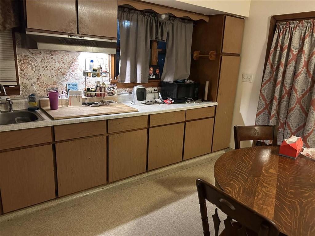 816 Indiana Avenue Farrell, PA 16121 - Photo 6 of 16