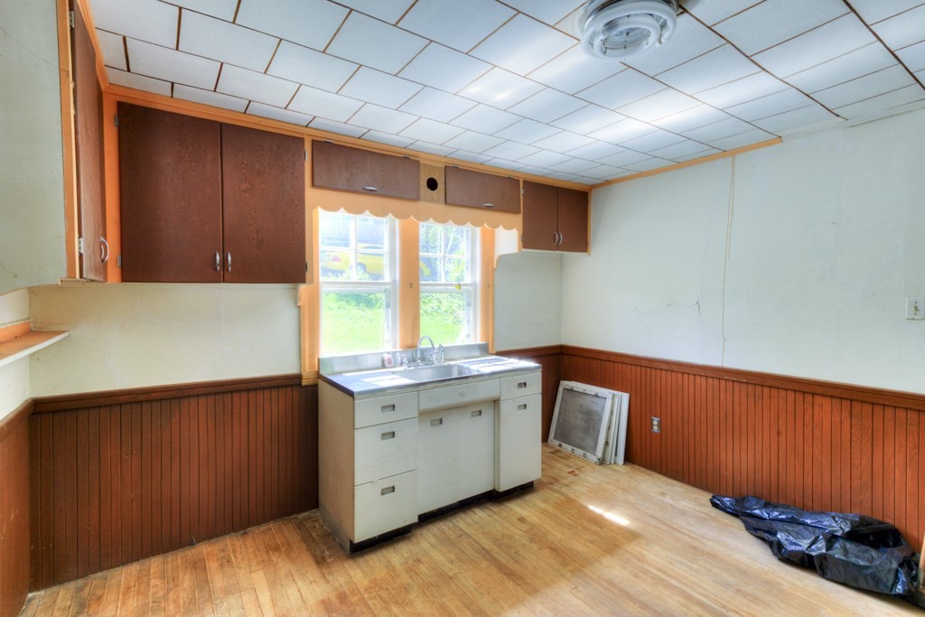 17 Hunnewell Road Worcester, MA 01606 - Photo 13 of 28