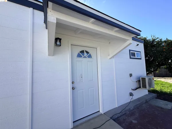 $899,000 | 321 Benicia Road, Vallejo, CA 94590