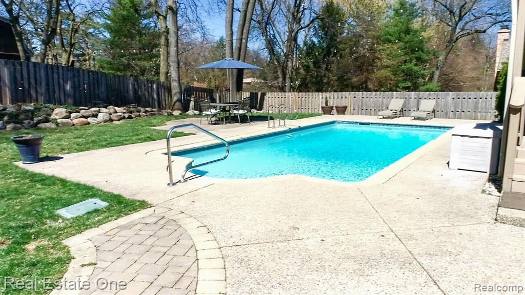 410 Lake Forest Road Rochester Hills, MI 48309 - Photo 63 of 75