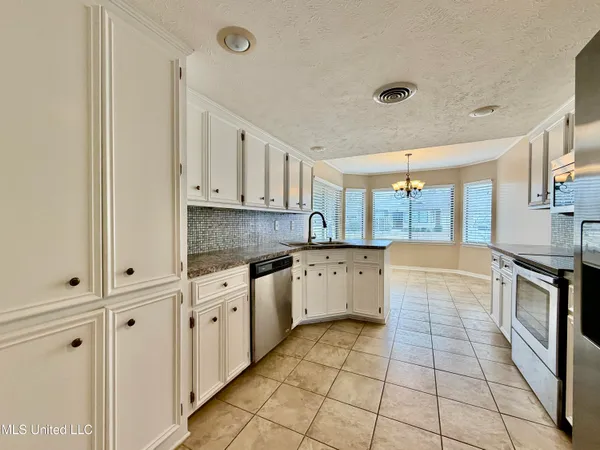 $210,000 | 100 Villa Way, Clinton, MS 39056