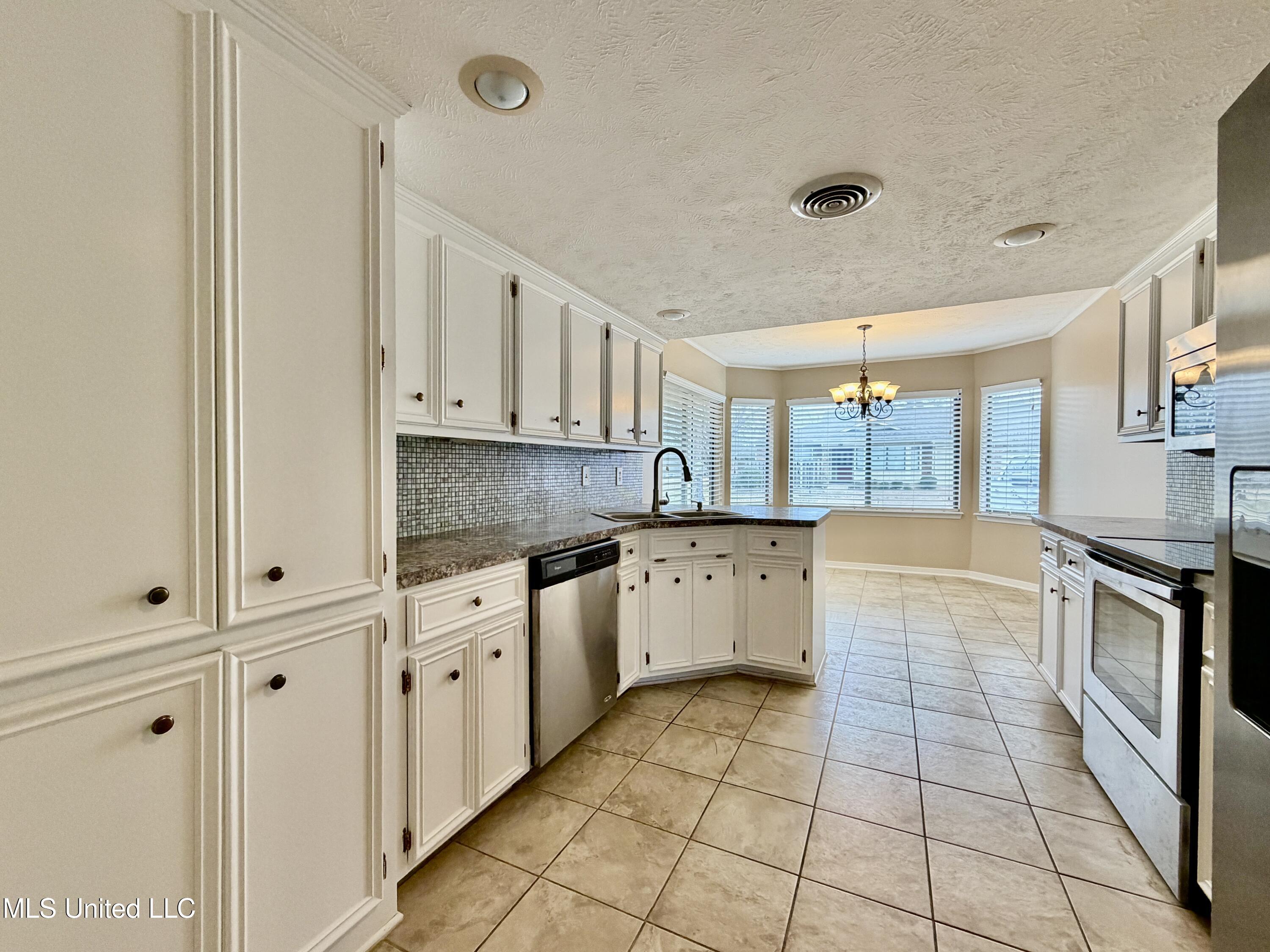 100 Villa Way Clinton, MS 39056 - Photo 17 of 35 IMG_0520