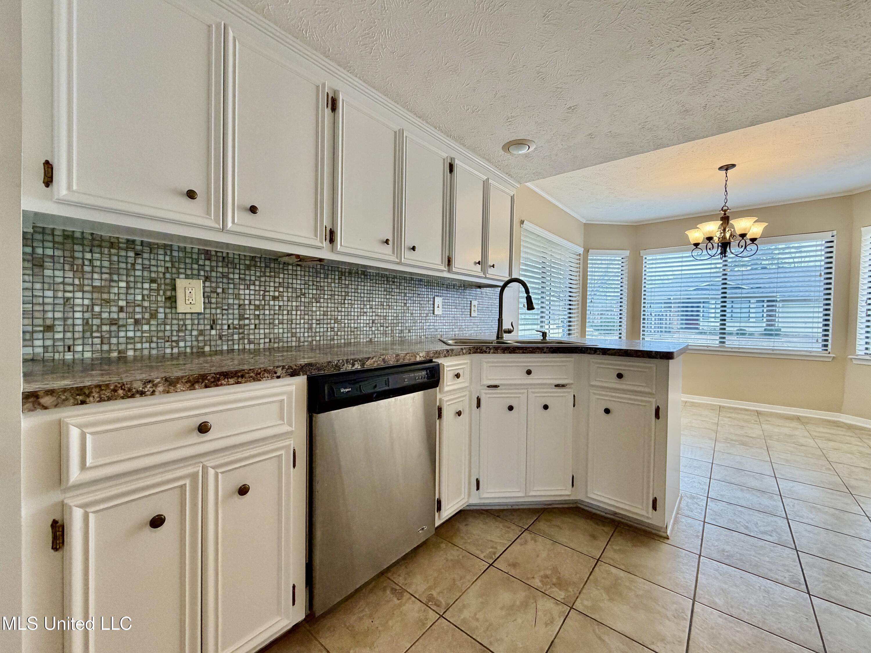 100 Villa Way Clinton, MS 39056 - Photo 20 of 35 IMG_0523