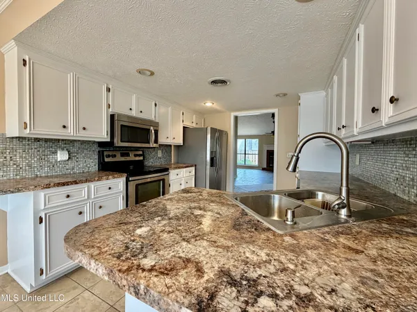 $210,000 | 100 Villa Way, Clinton, MS 39056
