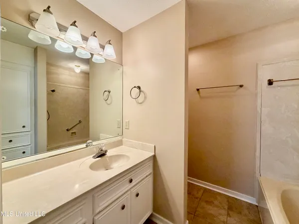 $210,000 | 100 Villa Way, Clinton, MS 39056