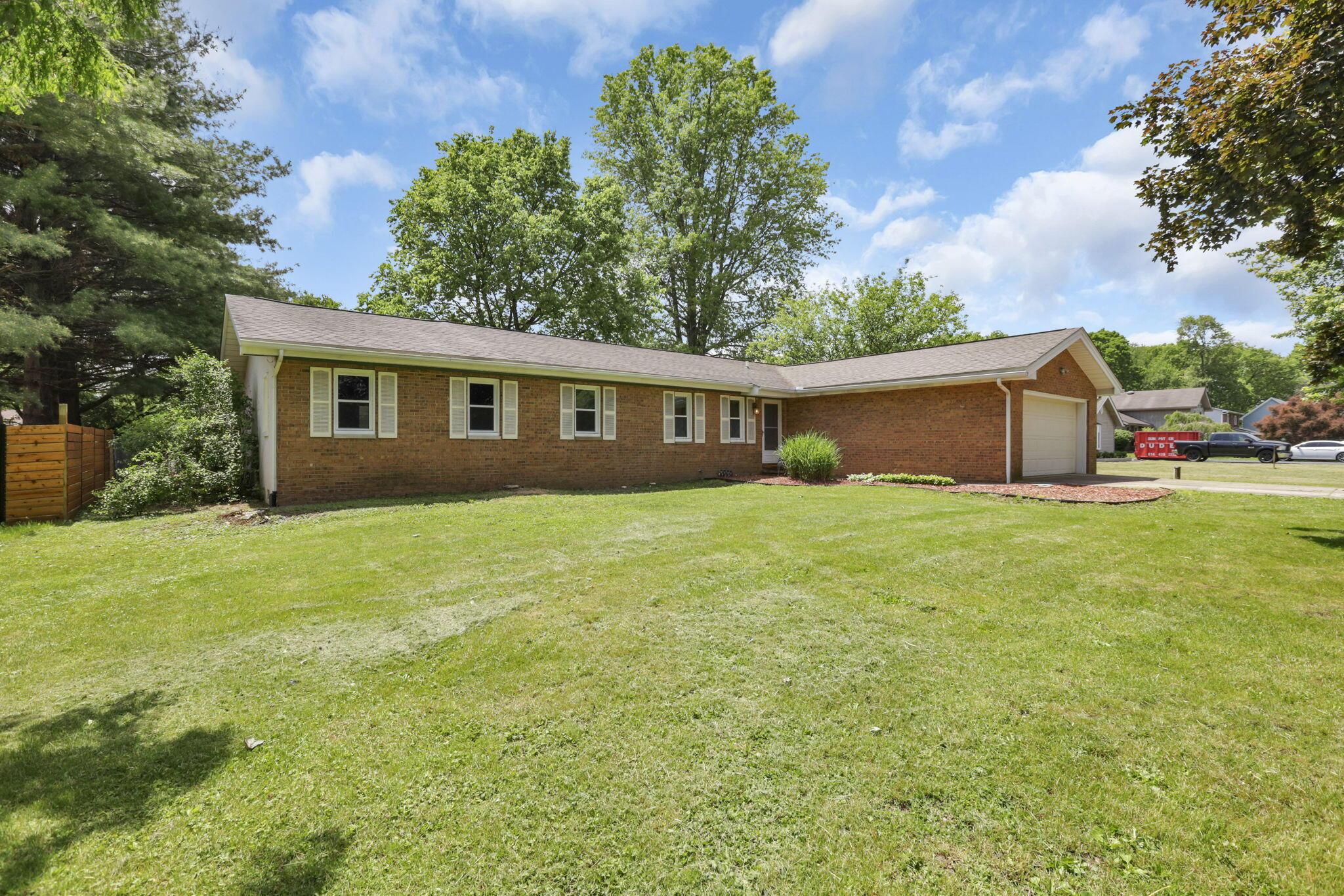 4655 Hayes Road Groveport, OH 43125 - Photo 3 of 85 Located on almost an acre lot.