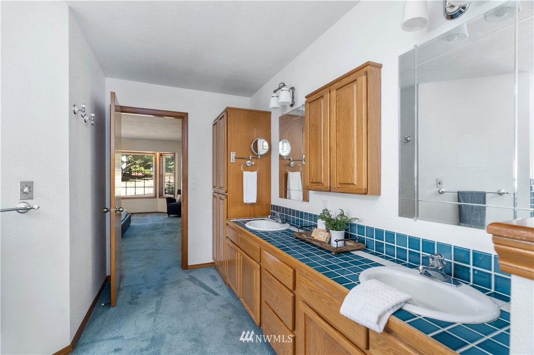 4445 Shellridge Road Northwest Olympia, WA 98502 - Photo 13 of 27