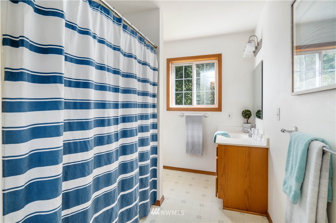 4445 Shellridge Road Northwest Olympia, WA 98502 - Photo 17 of 27