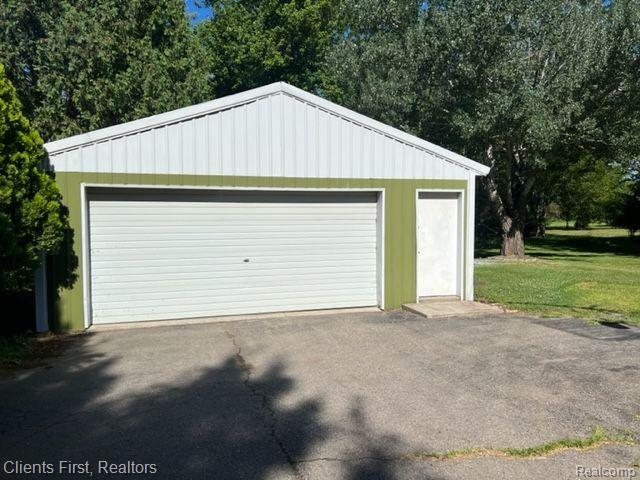 3950 South Sheldon Road Canton, MI 48188 - Photo 35 of 43 Garage Front View