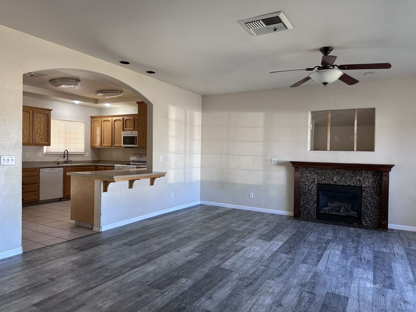 1225 West Mariposa Avenue Ridgecrest, CA 93555 - Photo 4 of 33 Gallery Image 4