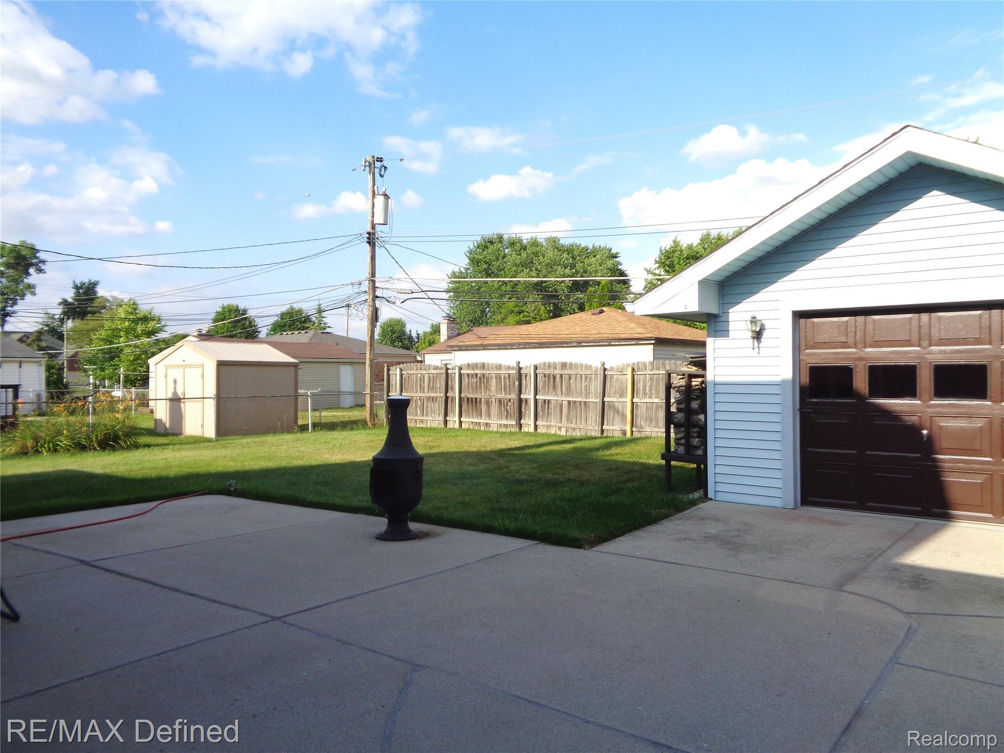 40928 Pickett Ridge Road Sterling Heights, MI 48313 - Photo 5 of 23 DSC01997.JPG