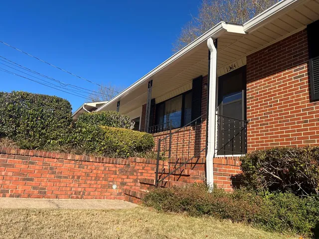 a view of a pathway along the building