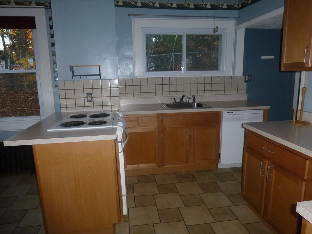 3 Bonnyview Street Springfield, MA 01109 - Photo 12 of 27