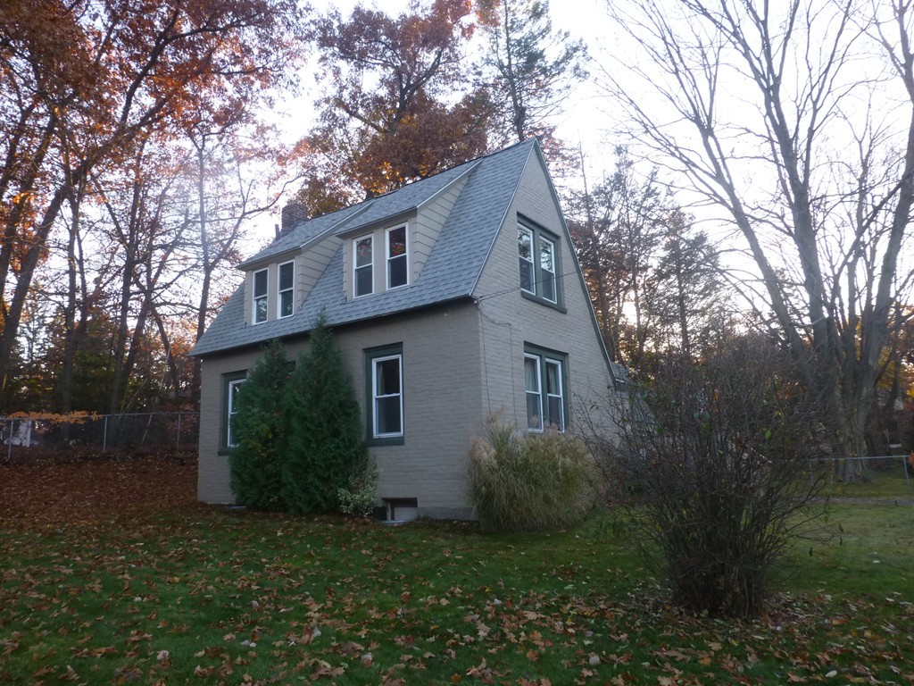 3 Bonnyview Street Springfield, MA 01109 - Photo 2 of 27