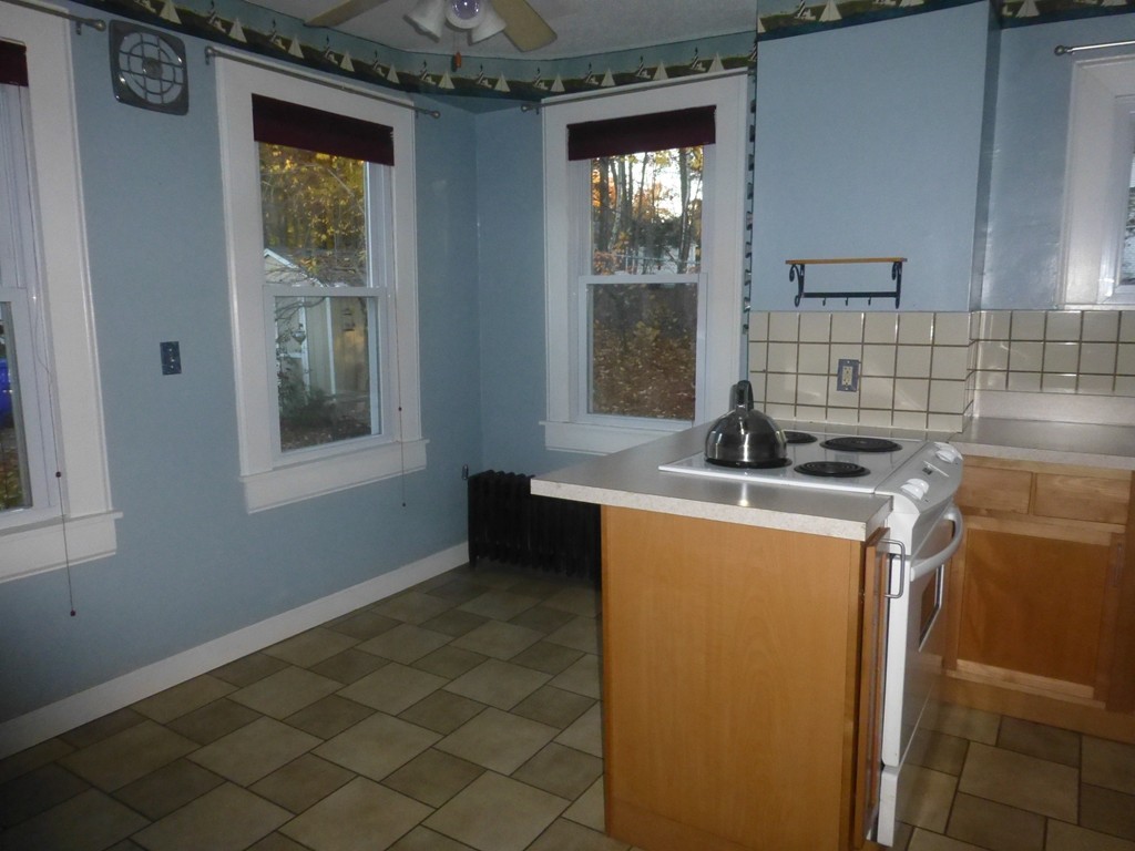 3 Bonnyview Street Springfield, MA 01109 - Photo 10 of 27